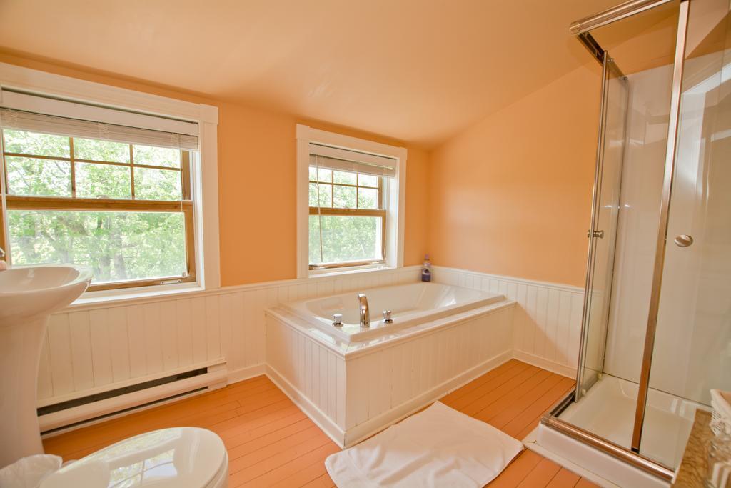 Auberge La Raveaudiere North Hatley Habitación foto